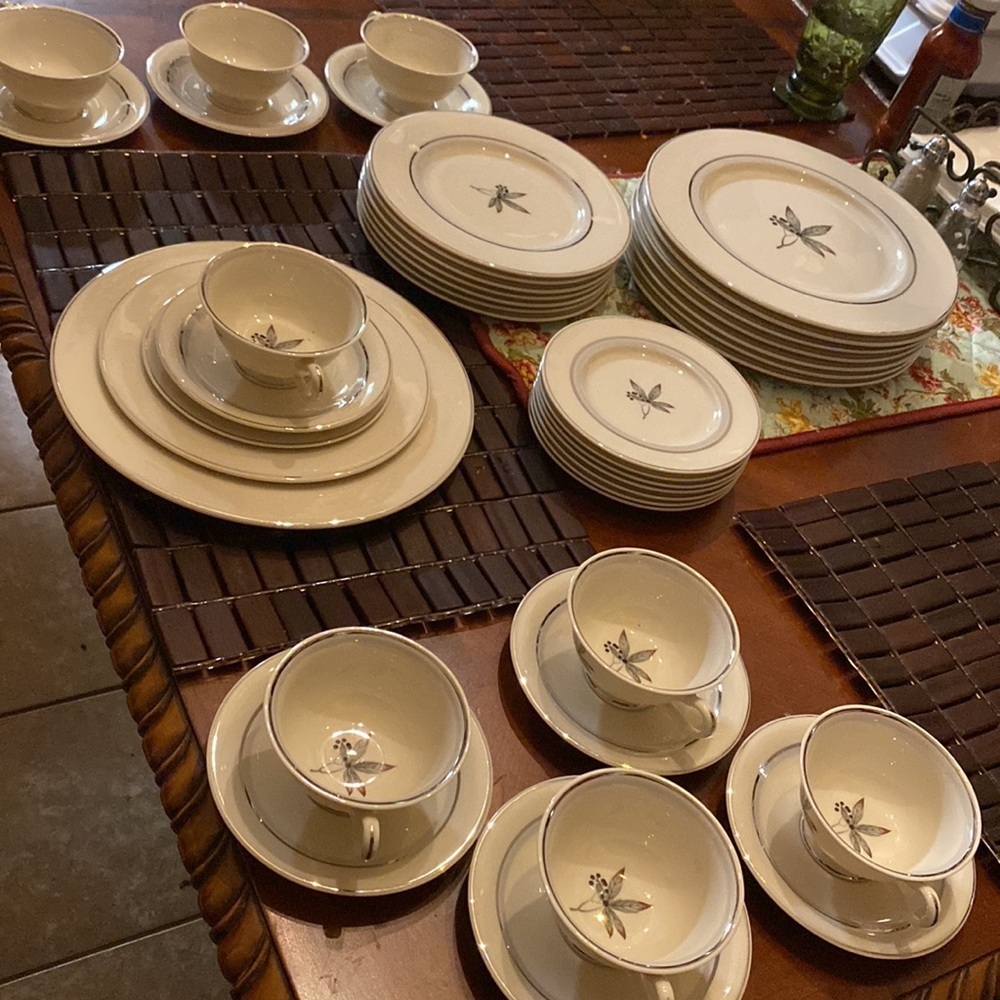 Castleton Fine China Glenwood Service for Four - 40 pc Set - Picture 7 of 10